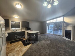 8111 Medellin Cir in Anchorage, AK - Building Photo - Building Photo