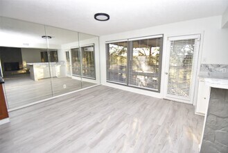 82 Harbor Ln in Kemah, TX - Building Photo - Building Photo