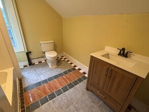 36 Washington St, Unit Waterfall in Greenfield, MA - Building Photo - Building Photo