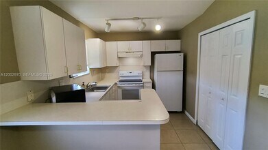 985 NE 34th Ave in Homestead, FL - Building Photo - Building Photo