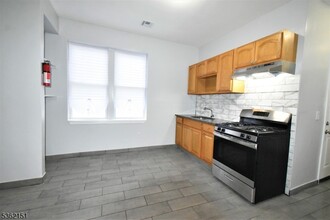 482 S 17th St in Newark, NJ - Building Photo - Building Photo