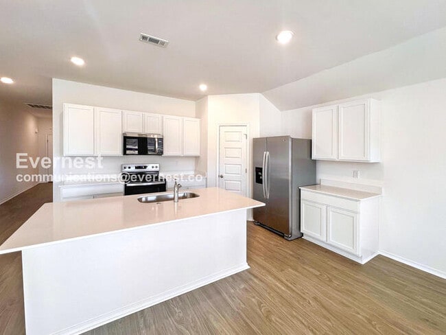 104 E Sunbelt Ct in Mayflower, AR - Building Photo - Building Photo