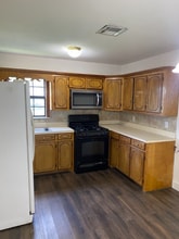 1802 N Avenue Q in Freeport, TX - Building Photo - Building Photo