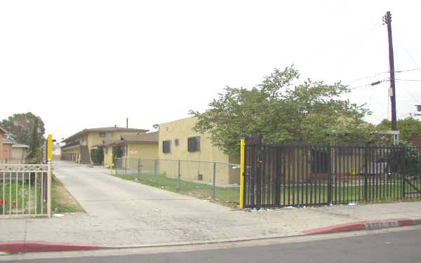 4804-4808 Elizabeth St in Cudahy, CA - Building Photo - Building Photo