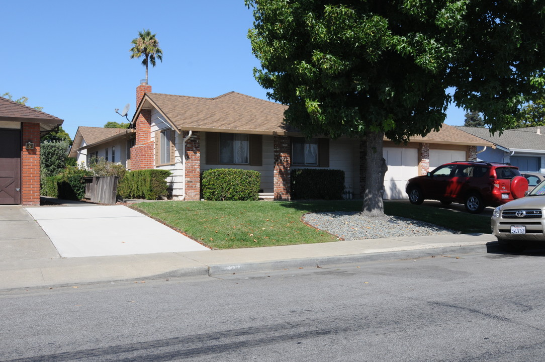 919-921 Henderson Ave in Sunnyvale, CA - Building Photo