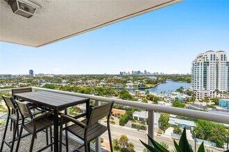 3000 Holiday Dr in Fort Lauderdale, FL - Building Photo - Building Photo