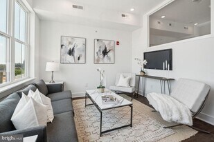 813 N Broad St in Philadelphia, PA - Building Photo