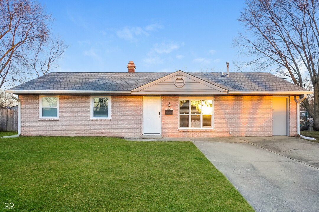 1510 Douglas Dr in Franklin, IN - Building Photo