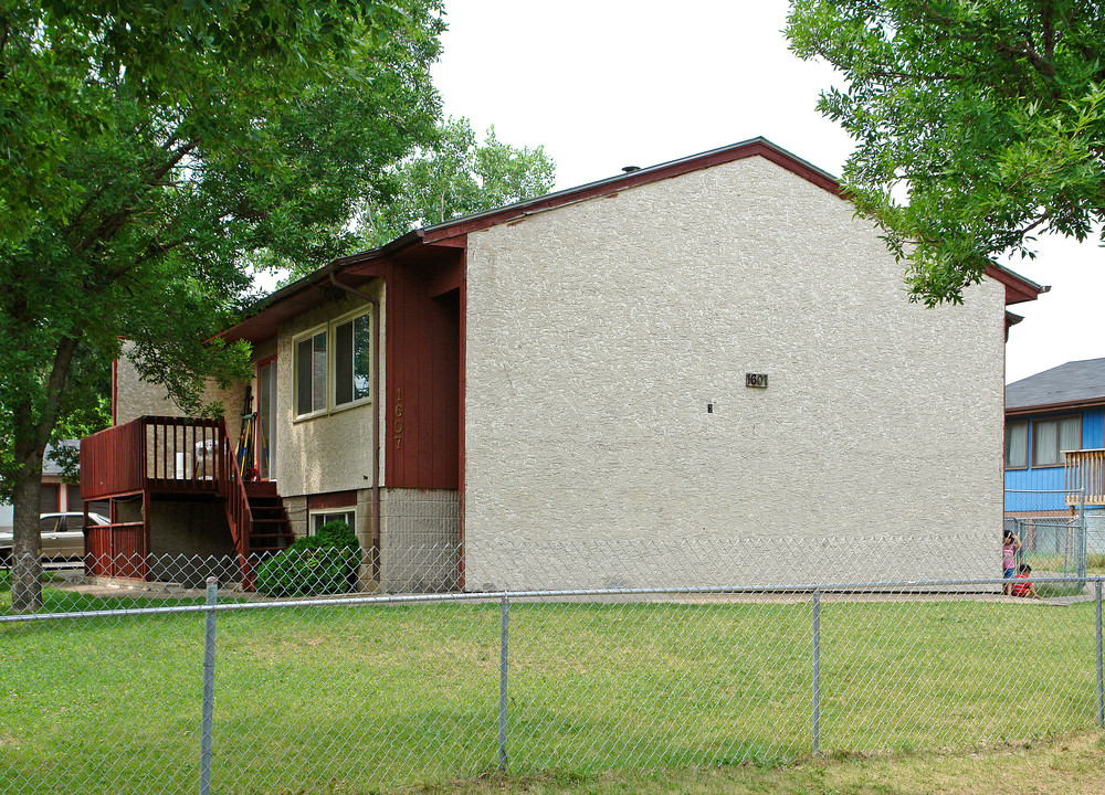 1607 Sloan St in St. Paul, MN - Building Photo