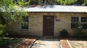 18311 Redbud Ln in Jonestown, TX - Building Photo