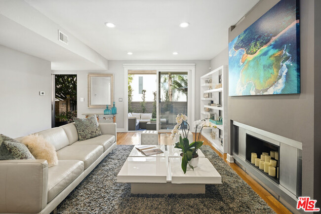 4711 La Villa Marina-Unit -H in Marina Del Rey, CA - Building Photo - Building Photo