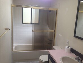 2327 NE 92nd St in Seattle, WA - Building Photo - Building Photo