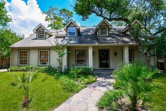 1240 Bingle Rd in Houston, TX - Building Photo - Building Photo