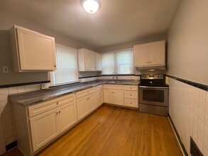 2325 Gardner Dr in St. Louis, MO - Building Photo - Building Photo