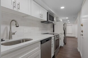 240 W Newton St, Unit 9 in Boston, MA - Building Photo