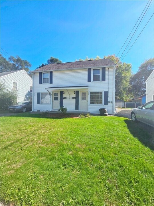 235 B Allen St in Elmira, NY - Building Photo