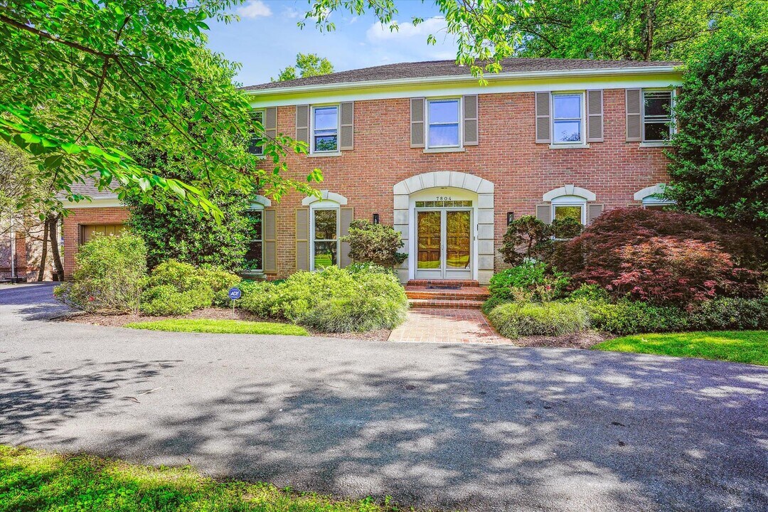 7804 Lonesome Pine Ln in Bethesda, MD - Building Photo