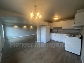 665 NE 7th St in Prineville, OR - Building Photo - Building Photo