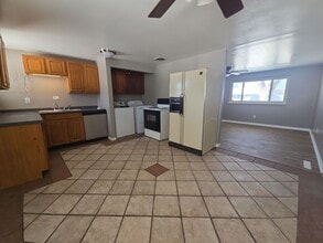 7718 Blackshear Dr in Dayton, OH - Building Photo - Building Photo