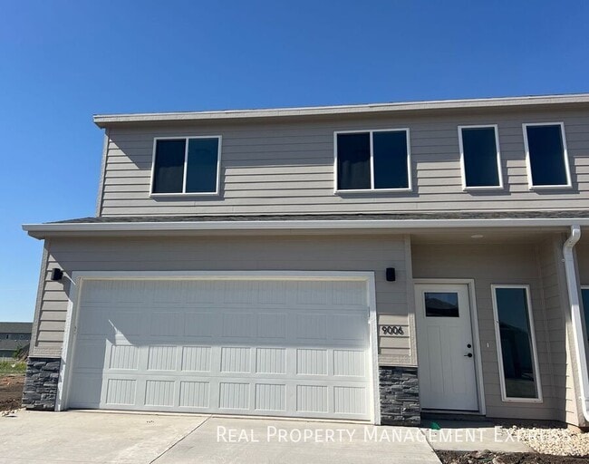 Modern 3 Bed 2.5 Bath Townhome Located in 