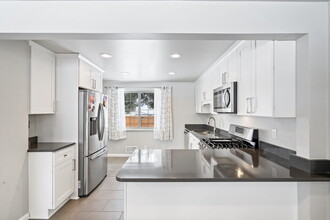 886 Linley Ct in Denver, CO - Foto de edificio - Building Photo