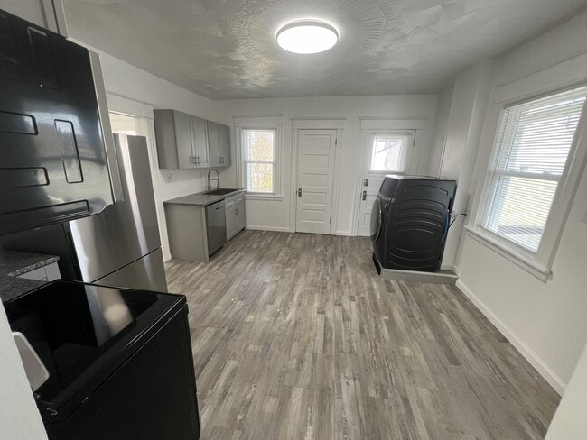 1627 Ash St, Unit 1 in Scranton, PA - Foto de edificio - Building Photo