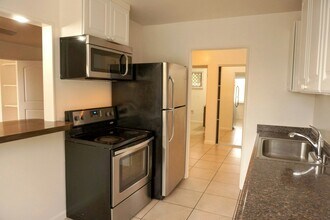 212 S E St in Santa Rosa, CA - Building Photo - Building Photo