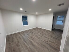 116 Sherwood St, Unit 1 in Providence, RI - Building Photo - Building Photo