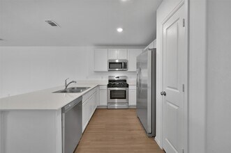 21031 Longeni Dr in New Caney, TX - Building Photo - Building Photo