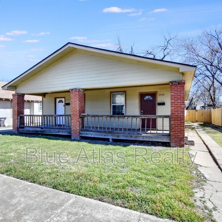 2937 S Adams St in Fort Worth, TX - Building Photo