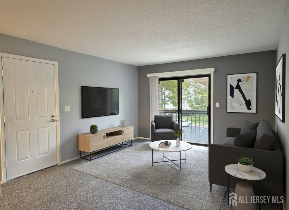 447 Danbury Ln in East Brunswick, NJ - Building Photo