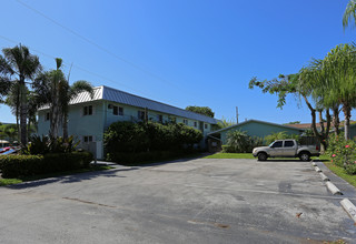 Poinsettia Landings in Fort Lauderdale, FL - Building Photo - Building Photo