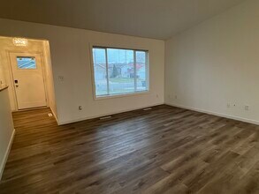 5409 King Arthur Dr NW in Rochester, MN - Building Photo - Building Photo