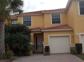 7376 Bristol Cir in Naples, FL - Building Photo