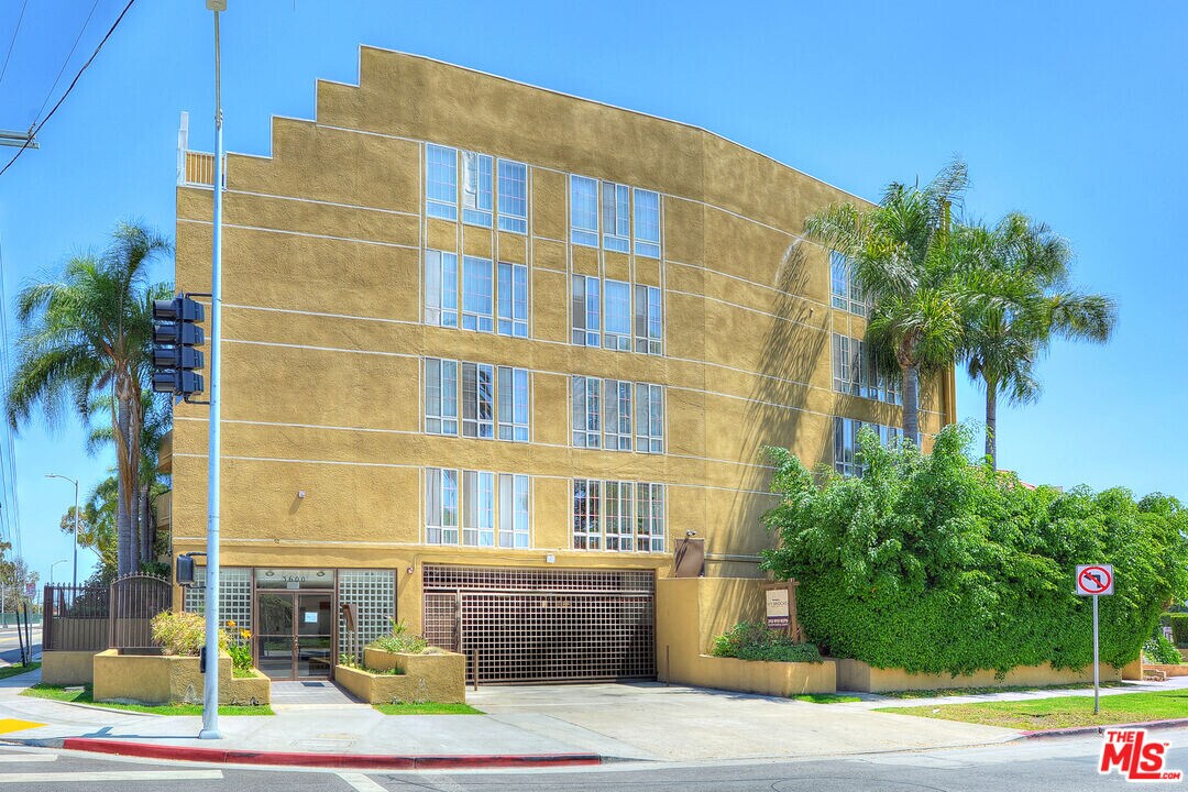 3600 Bagley Ave in Los Angeles, CA - Building Photo