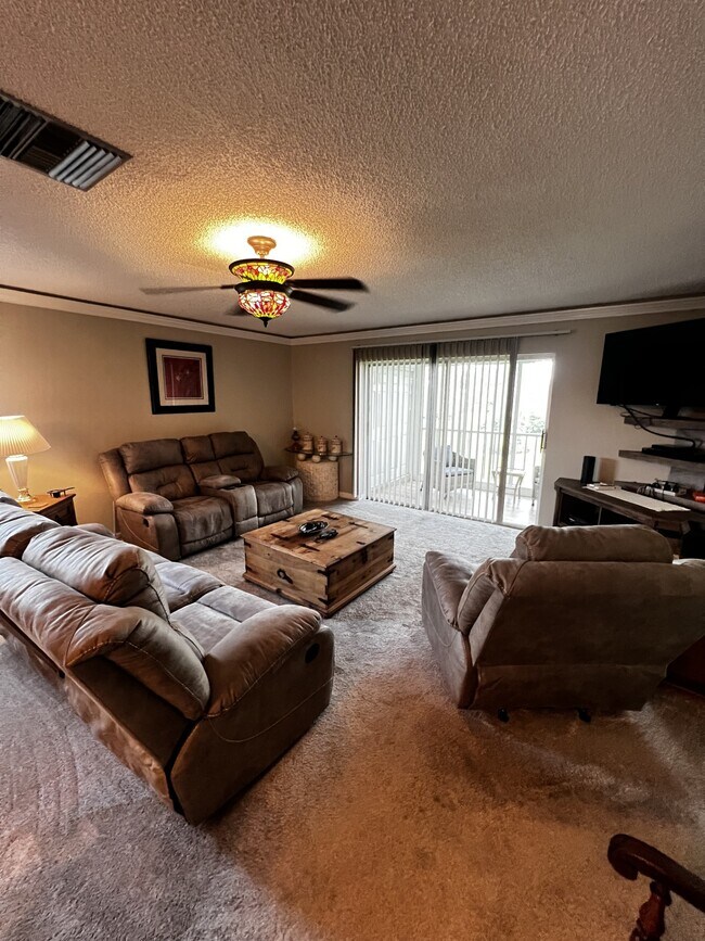7104 Nantucket Cir in North Fort Myers, FL - Foto de edificio - Building Photo