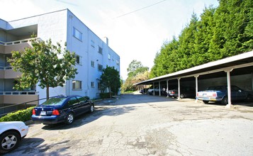 Ross Apartments in Kentfield, CA - Building Photo - Building Photo