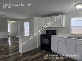 210 Jamback Rd in Anniston, AL - Building Photo