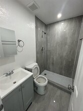 309 Lewis Ln in Dania Beach, FL - Building Photo - Building Photo