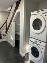 163 Oakdale Ave, Unit 2 in Dedham, MA - Foto de edificio - Building Photo