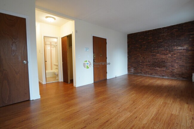 74 S Huntington Ave in Boston, MA - Building Photo - Building Photo