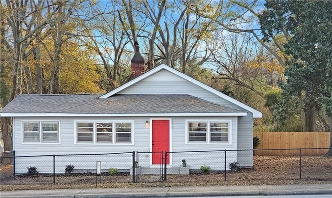 806 E Main St
