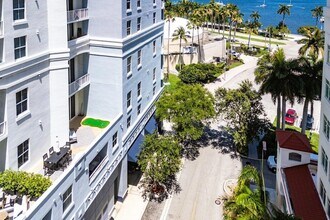 255 Evernia St, Unit 306 in West Palm Beach, FL - Building Photo - Building Photo