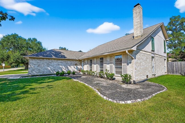 property at 813 Lakeview Dr