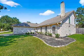 813 Lakeview Dr in Sugar Land, TX - Building Photo - Building Photo