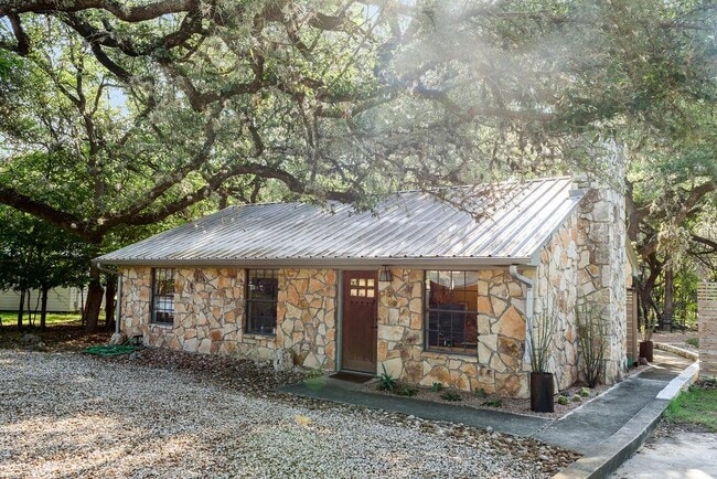 202 Leveritts Loop in Wimberley, TX - Building Photo - Building Photo