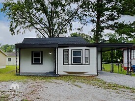 713 Woodward Rd in Birmingham, AL - Building Photo