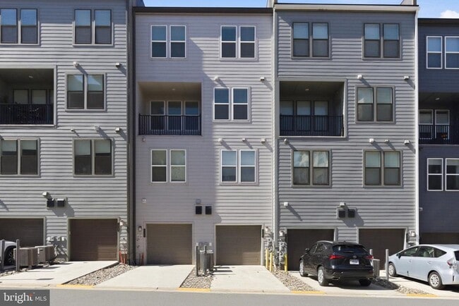 13367 Launders St in Herndon, VA - Building Photo - Building Photo
