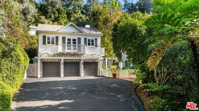 10521 Rocca Pl in Los Angeles, CA - Building Photo - Building Photo