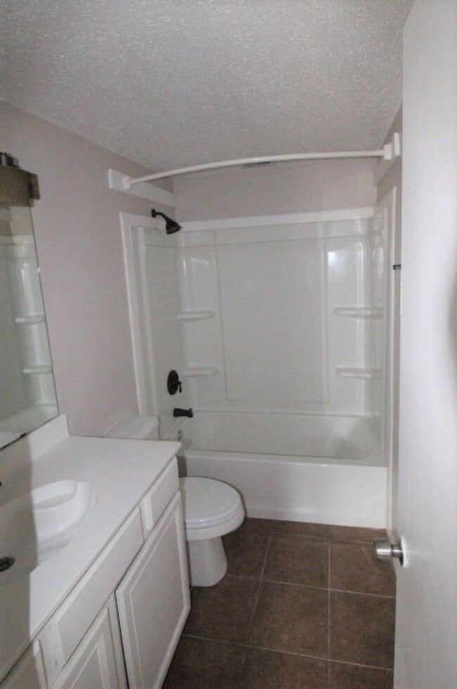 805 Paisley Dr in Spicewood, TX - Building Photo - Building Photo